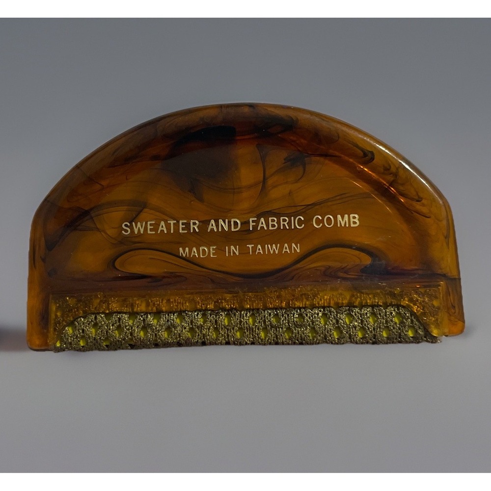 Vintage Sweater & Fabric Comb Made In Taiwan‎